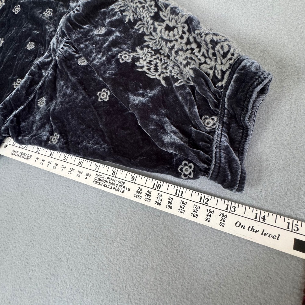 Johnny Was Velvet Blouse Sz S Embroidered Luxury Silk Blend Boho Top Blue Gray - Picture 10 of 10